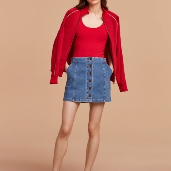 Aritzia Wilfred Free Ahrens Denim Mini Skirt Medium Wash Blue Size 6 - Picture 3 of 8